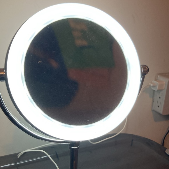 Magnify Table Top Lighted Mirror - Picture 5 of 6